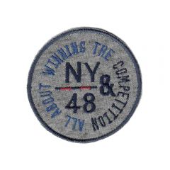 Applicatie button NY&48 op grijze jersey - 5st